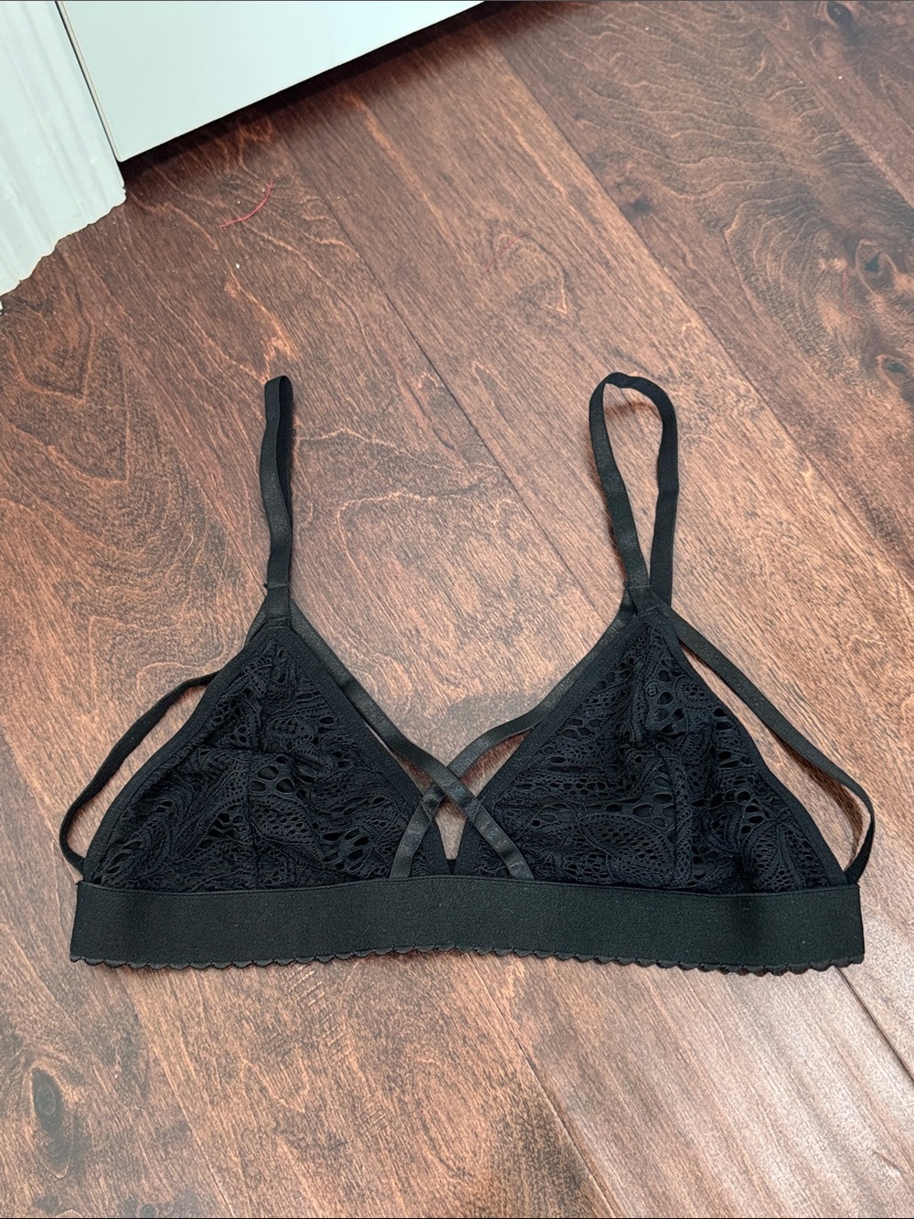 NEW Women’s Sexy Strappy Black Lacey Bra Banded Barlette, size Small
